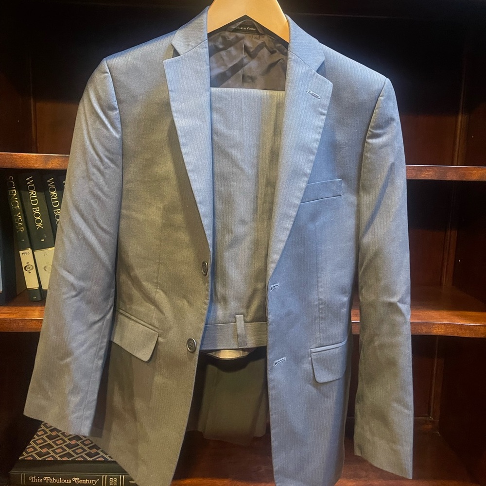 JOSEPH & FEISS  2 piece suit in color gray.  Smoke free & Pet free home